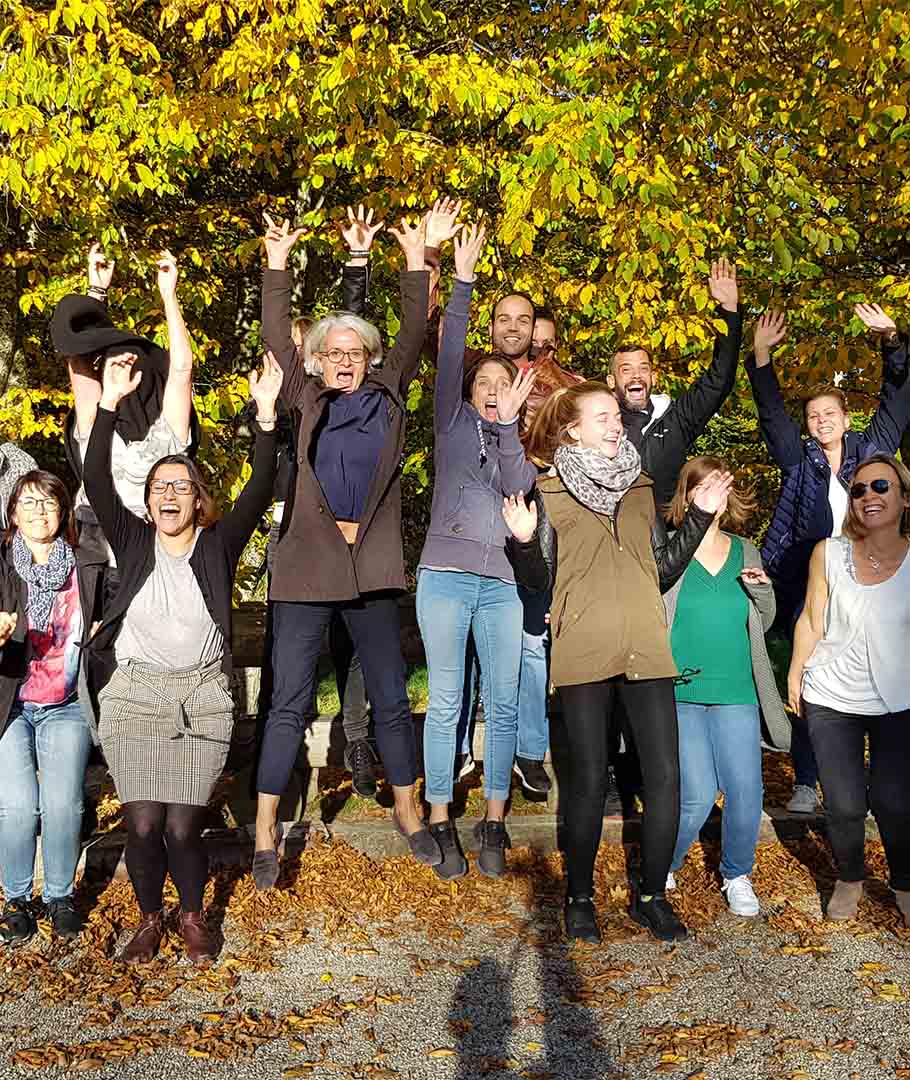 epnll-ecole-de-pnl-de-lausanne-tout-le-monde-peut-le-faire-photo-groupe-saute-mobile Photo illustrant le sujet : epnll-ecole-de-pnl-de-lausanne-tout-le-monde-peut-le-faire-photo-groupe-saute-mobile